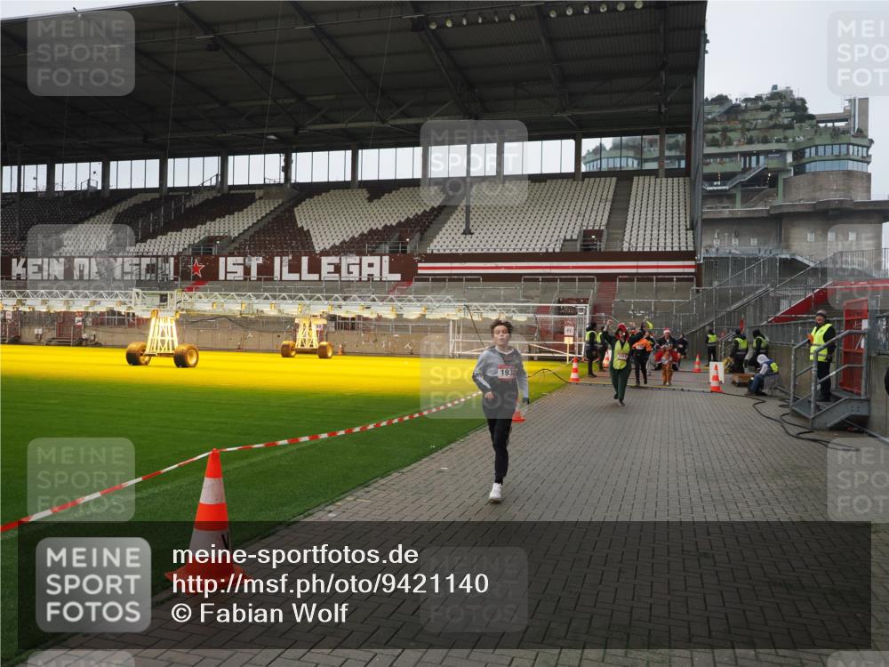 07.12.2025 - St. Pauli X-Mass-Run No. 15 Fabian Wolf http://msf.ph/oto/9421140 07.12.2025 11:44:25 Ziel 365, 1933, 2424, 2436, 3043, 3086, 3168, 3829, 3830, 3831, 3845, 4003 meine-sportfotos.de