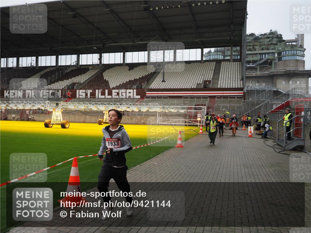 07.12.2025 - St. Pauli X-Mass-Run No. 15 Fabian Wolf http://msf.ph/oto/9421144 07.12.2025 11:44:26 Ziel 365, 1933, 2181, 2424, 2436, 3043, 3086, 3168, 3829, 3830, 3831, 3845, 4003 meine-sportfotos.de