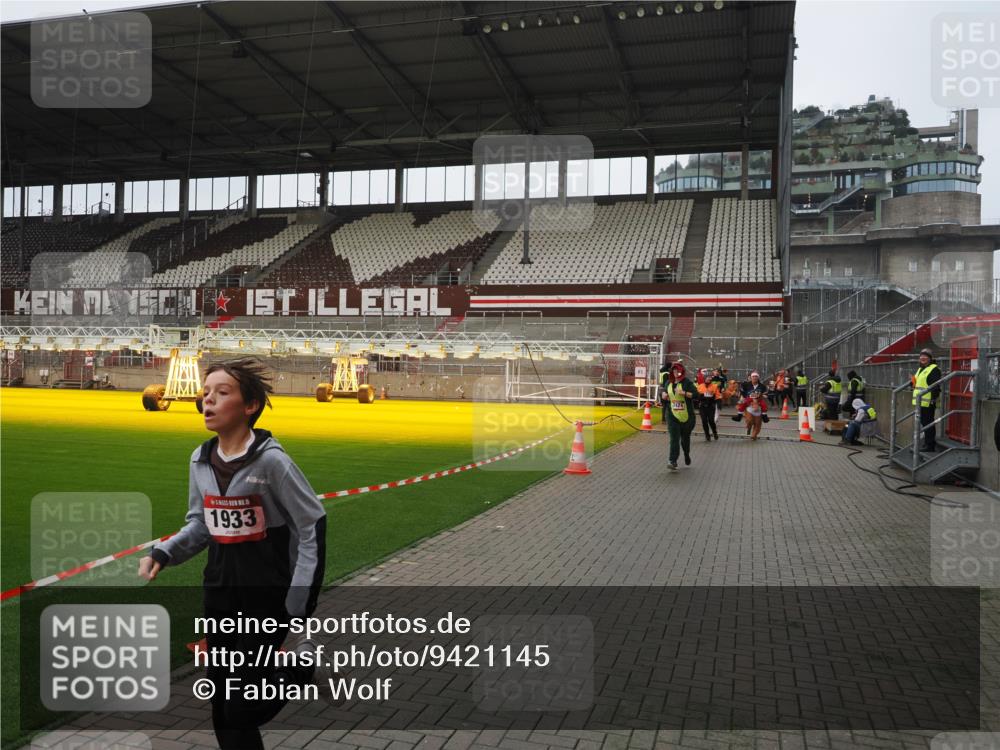 07.12.2025 - St. Pauli X-Mass-Run No. 15 Fabian Wolf http://msf.ph/oto/9421145 07.12.2025 11:44:26 Ziel 365, 1933, 2181, 2424, 2436, 3043, 3086, 3168, 3829, 3830, 3831, 3845, 4003 meine-sportfotos.de