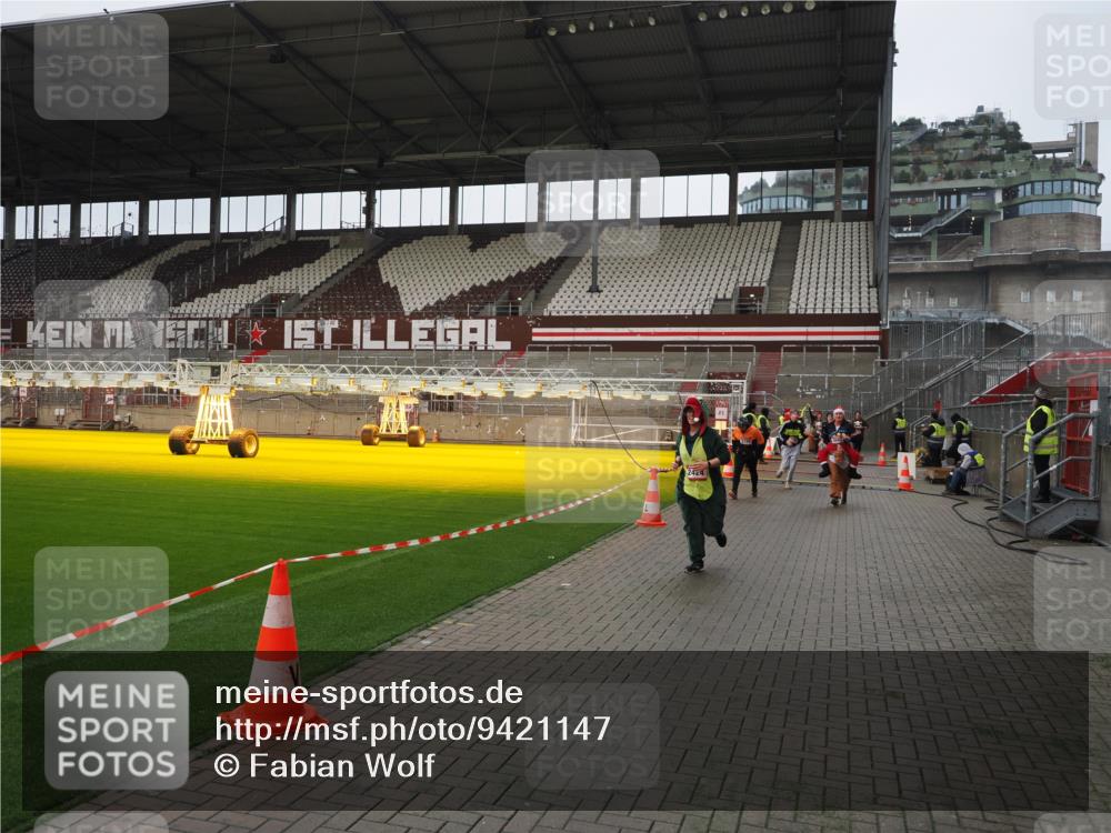 07.12.2025 - St. Pauli X-Mass-Run No. 15 Fabian Wolf http://msf.ph/oto/9421147 07.12.2025 11:44:28 Ziel 365, 1933, 2181, 2424, 2436, 3043, 3086, 3168, 3829, 3830, 3831, 3930, 4003 meine-sportfotos.de