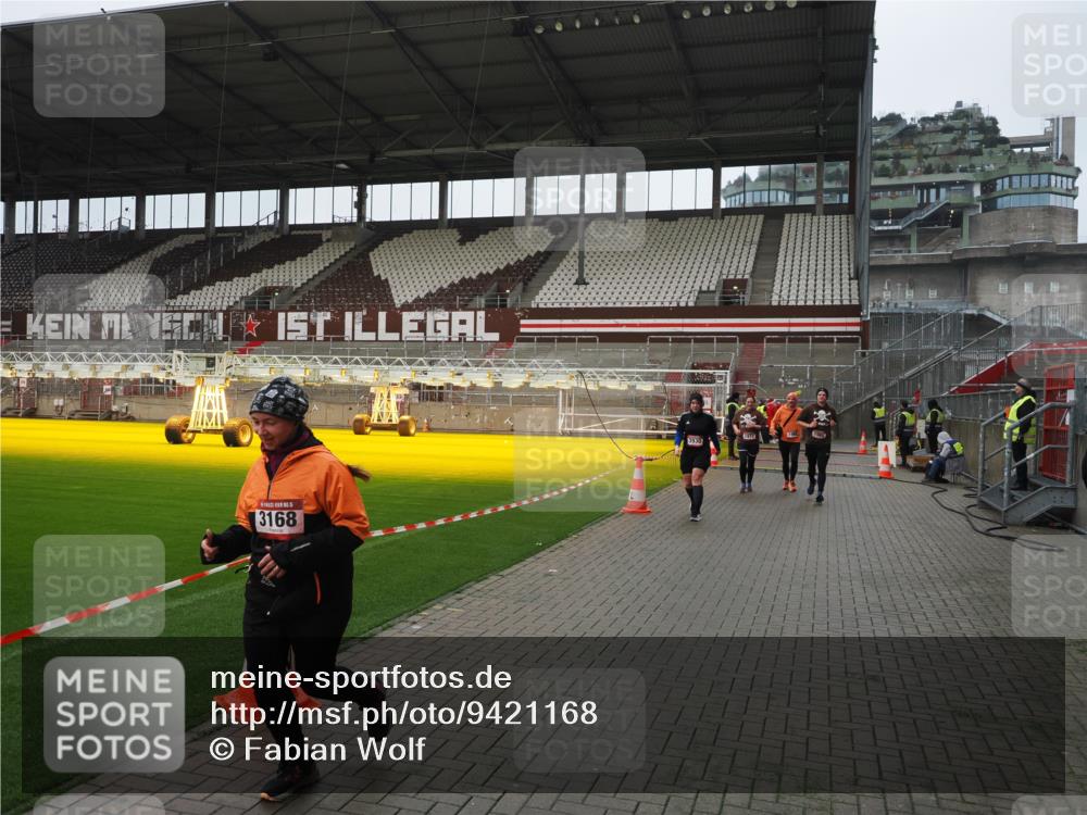 07.12.2025 - St. Pauli X-Mass-Run No. 15 Fabian Wolf http://msf.ph/oto/9421168 07.12.2025 11:44:34 Ziel 1933, 1965, 1968, 1972, 2181, 2424, 3043, 3168, 3930 meine-sportfotos.de