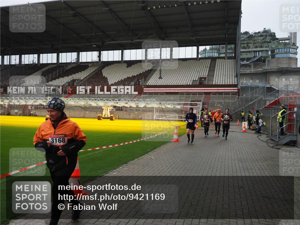 07.12.2025 - St. Pauli X-Mass-Run No. 15 Fabian Wolf http://msf.ph/oto/9421169 07.12.2025 11:44:34 Ziel 1933, 1965, 1968, 1972, 2181, 2424, 3043, 3168, 3930 meine-sportfotos.de