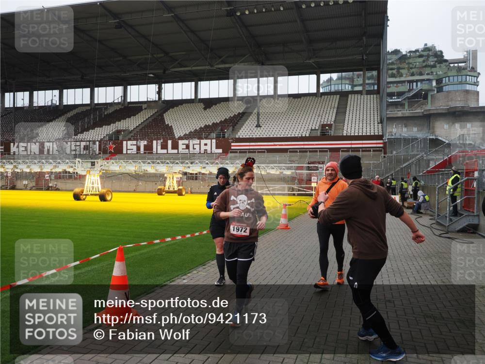 07.12.2025 - St. Pauli X-Mass-Run No. 15 Fabian Wolf http://msf.ph/oto/9421173 07.12.2025 11:44:39 Ziel 1933, 1938, 1965, 1968, 1972, 2122, 2181, 2424, 3043, 3168, 3930 meine-sportfotos.de