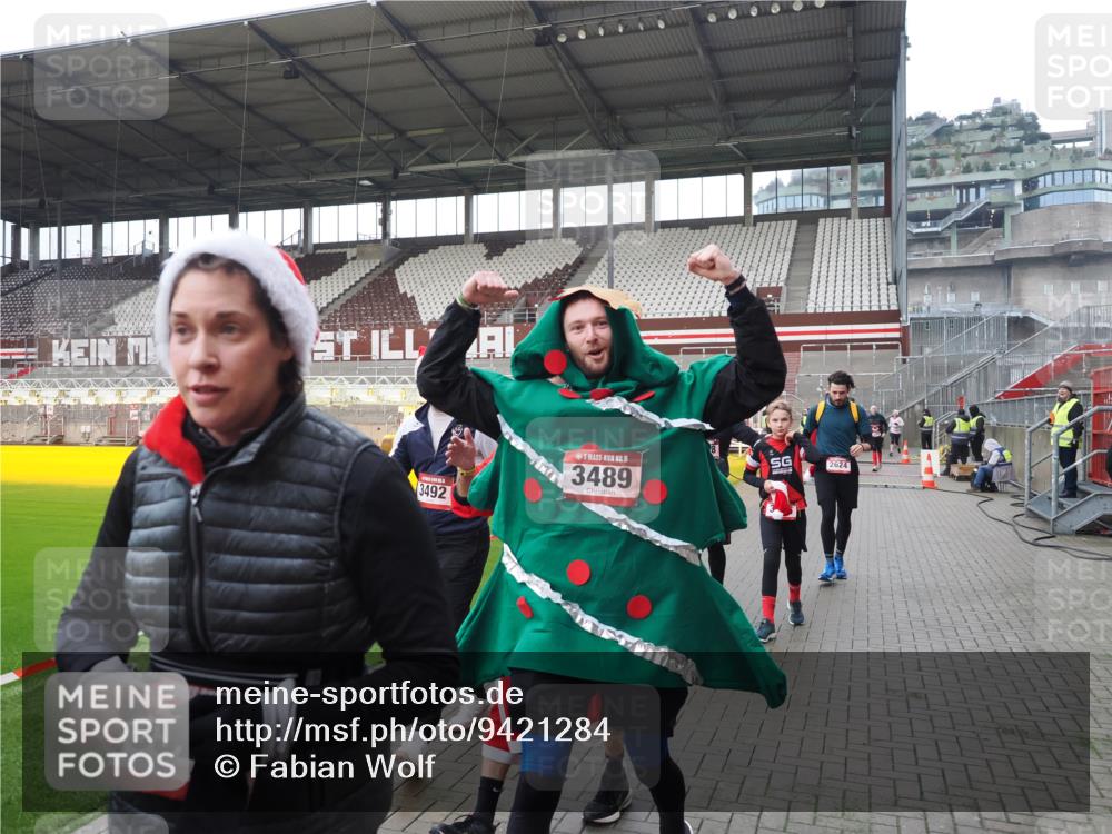 07.12.2025 - St. Pauli X-Mass-Run No. 15 Fabian Wolf http://msf.ph/oto/9421284 07.12.2025 11:45:15 Ziel 228, 291, 2372, 2624, 2844, 3485, 3489, 3492, 3529, 3530, 3575, 3578, 3920, 3921 meine-sportfotos.de