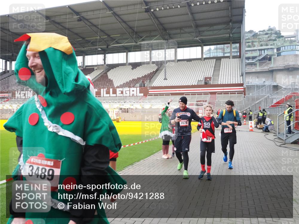 07.12.2025 - St. Pauli X-Mass-Run No. 15 Fabian Wolf http://msf.ph/oto/9421288 07.12.2025 11:45:16 Ziel 291, 2372, 2624, 2844, 3485, 3489, 3492, 3529, 3530, 3575, 3578, 3920, 3921 meine-sportfotos.de