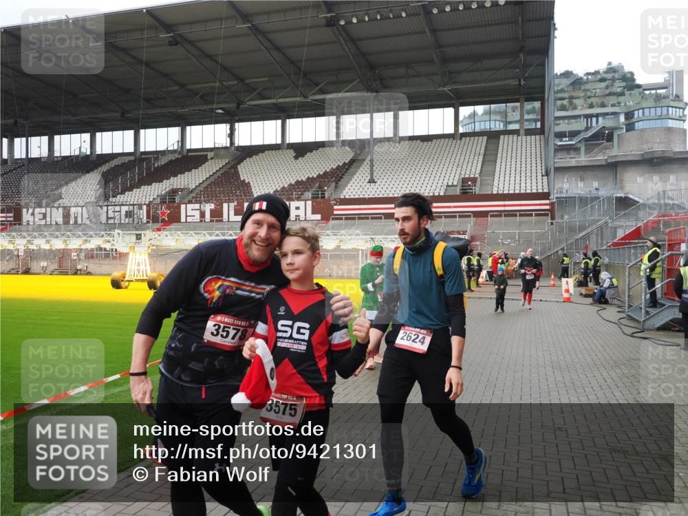 07.12.2025 - St. Pauli X-Mass-Run No. 15 Fabian Wolf http://msf.ph/oto/9421301 07.12.2025 11:45:19 Ziel 291, 2372, 2624, 2844, 3485, 3489, 3573, 3575, 3578 meine-sportfotos.de