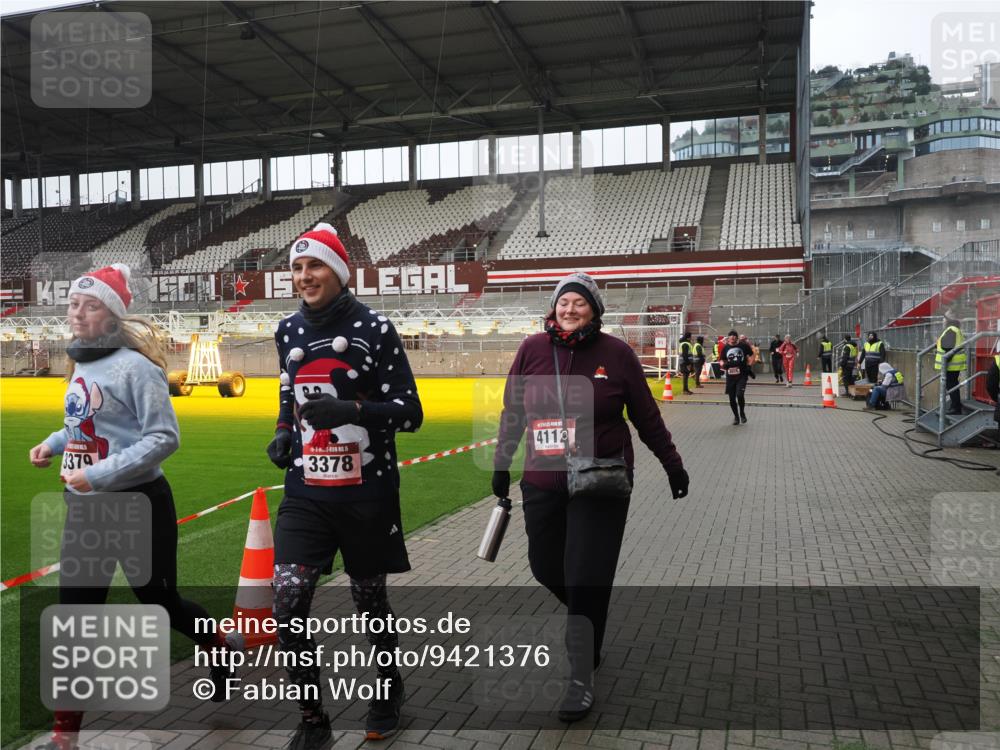 07.12.2025 - St. Pauli X-Mass-Run No. 15 Fabian Wolf http://msf.ph/oto/9421376 07.12.2025 11:45:40 Ziel 569, 572, 1324, 2382, 2385, 3028, 3378, 3379, 3774, 3963, 4058, 4060, 4112 meine-sportfotos.de
