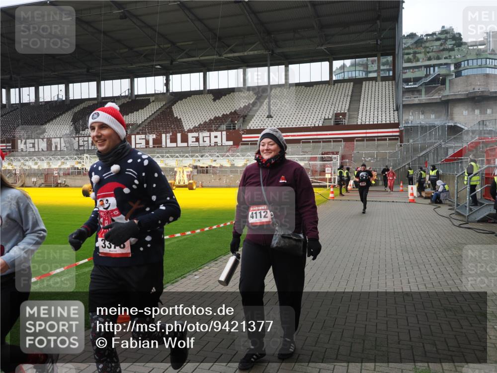 07.12.2025 - St. Pauli X-Mass-Run No. 15 Fabian Wolf http://msf.ph/oto/9421377 07.12.2025 11:45:40 Ziel 569, 572, 1324, 2382, 2385, 3028, 3378, 3379, 3774, 3963, 4058, 4060, 4112 meine-sportfotos.de