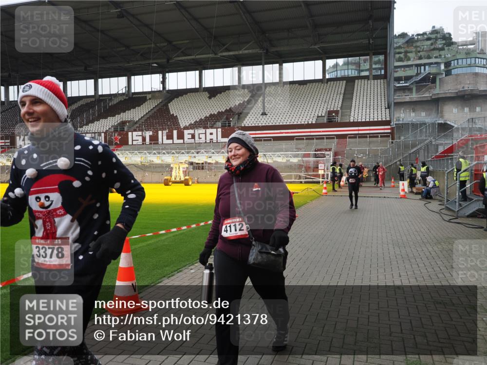 07.12.2025 - St. Pauli X-Mass-Run No. 15 Fabian Wolf http://msf.ph/oto/9421378 07.12.2025 11:45:40 Ziel 569, 572, 1324, 2382, 2385, 3028, 3378, 3379, 3774, 3963, 4058, 4060, 4112 meine-sportfotos.de