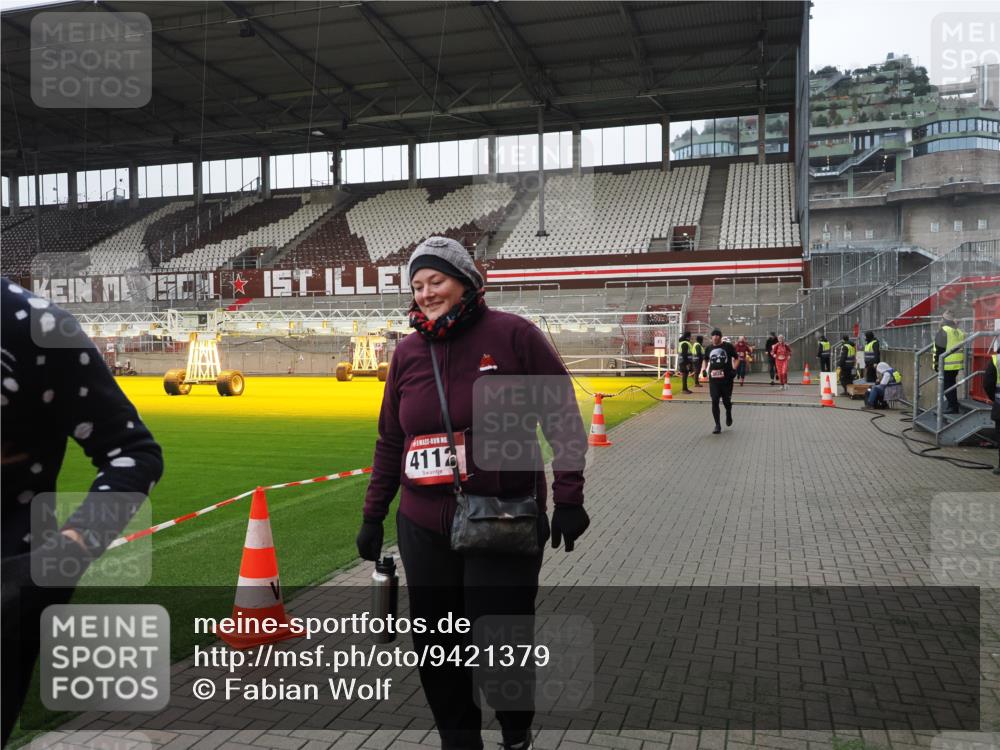 07.12.2025 - St. Pauli X-Mass-Run No. 15 Fabian Wolf http://msf.ph/oto/9421379 07.12.2025 11:45:40 Ziel 569, 572, 1324, 2382, 2385, 3028, 3378, 3379, 3774, 3963, 4058, 4060, 4112 meine-sportfotos.de