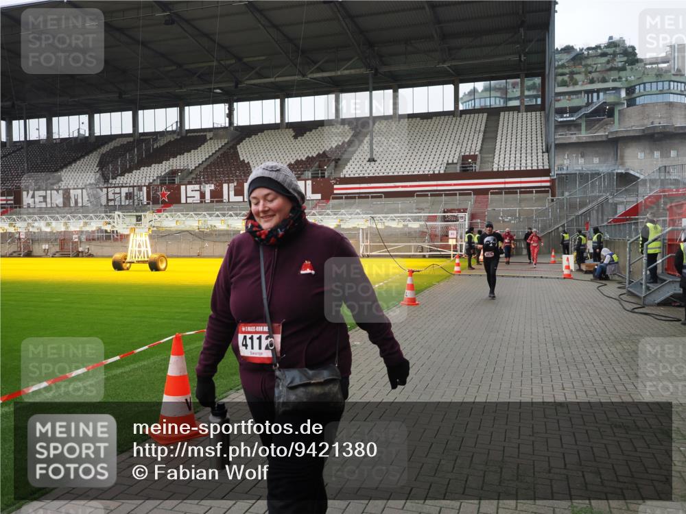 07.12.2025 - St. Pauli X-Mass-Run No. 15 Fabian Wolf http://msf.ph/oto/9421380 07.12.2025 11:45:40 Ziel 569, 572, 1324, 2382, 2385, 3028, 3378, 3379, 3774, 3963, 4058, 4060, 4112 meine-sportfotos.de