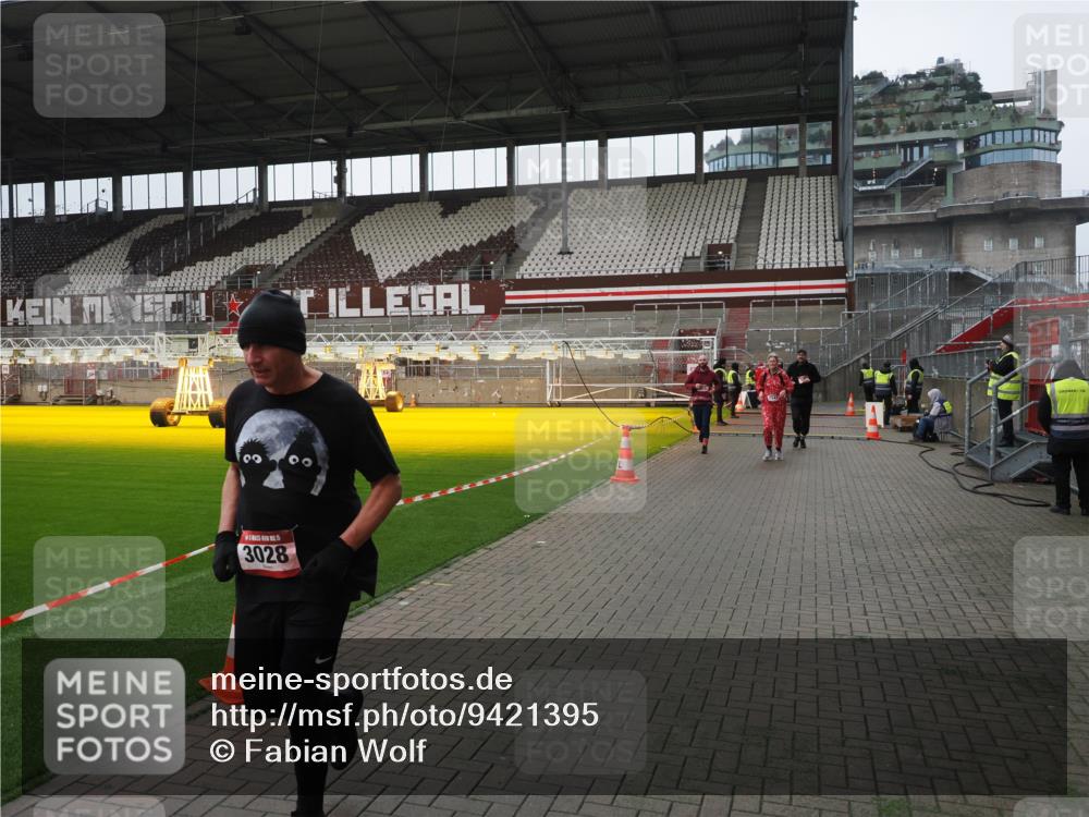 07.12.2025 - St. Pauli X-Mass-Run No. 15 Fabian Wolf http://msf.ph/oto/9421395 07.12.2025 11:45:45 Ziel 355, 526, 569, 572, 1324, 1541, 2382, 2385, 3028, 3378, 3379, 3963, 4058, 4060, 4112 meine-sportfotos.de