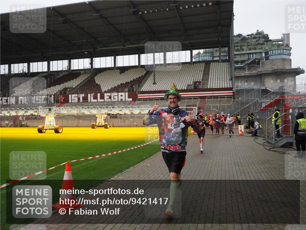 07.12.2025 - St. Pauli X-Mass-Run No. 15 Fabian Wolf http://msf.ph/oto/9421417 07.12.2025 11:46:00 Ziel 143, 147, 188, 355, 356, 526, 733, 1541, 2097, 2137 meine-sportfotos.de