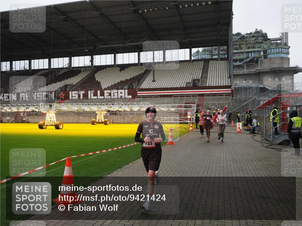 07.12.2025 - St. Pauli X-Mass-Run No. 15 Fabian Wolf http://msf.ph/oto/9421424 07.12.2025 11:46:02 Ziel 143, 147, 188, 356, 526, 733, 2097, 2137 meine-sportfotos.de