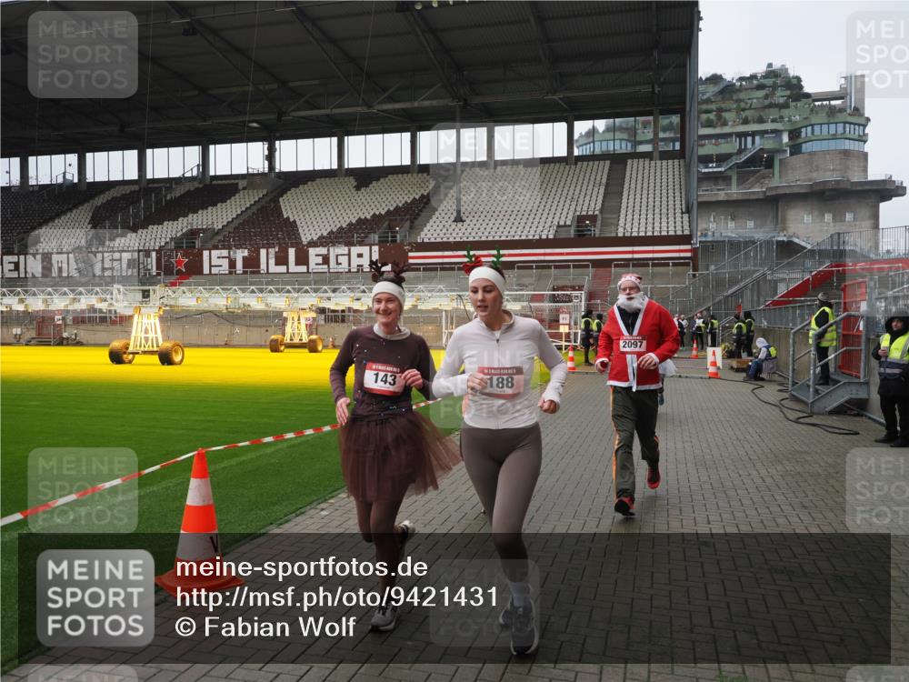 07.12.2025 - St. Pauli X-Mass-Run No. 15 Fabian Wolf http://msf.ph/oto/9421431 07.12.2025 11:46:05 Ziel 143, 147, 188, 356, 733, 2097, 2137, 3620 meine-sportfotos.de
