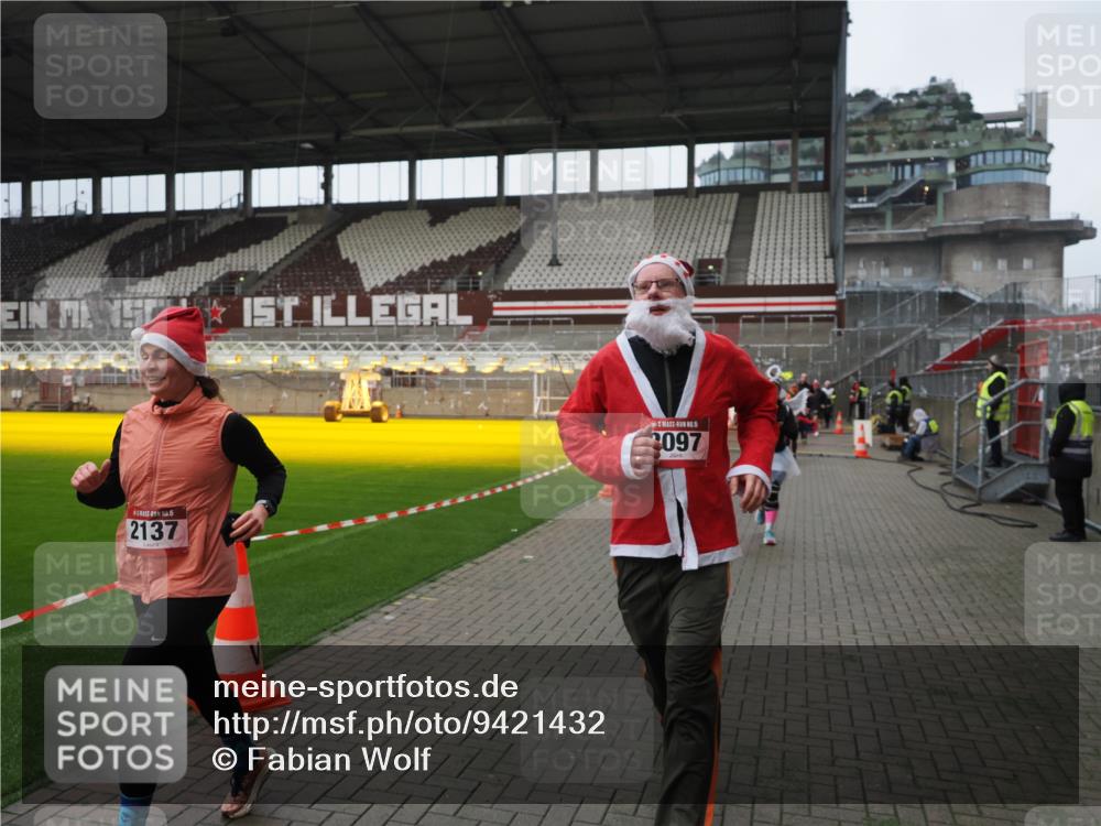 07.12.2025 - St. Pauli X-Mass-Run No. 15 Fabian Wolf http://msf.ph/oto/9421432 07.12.2025 11:46:06 Ziel 143, 147, 188, 356, 733, 2097, 2137, 2437, 3620 meine-sportfotos.de