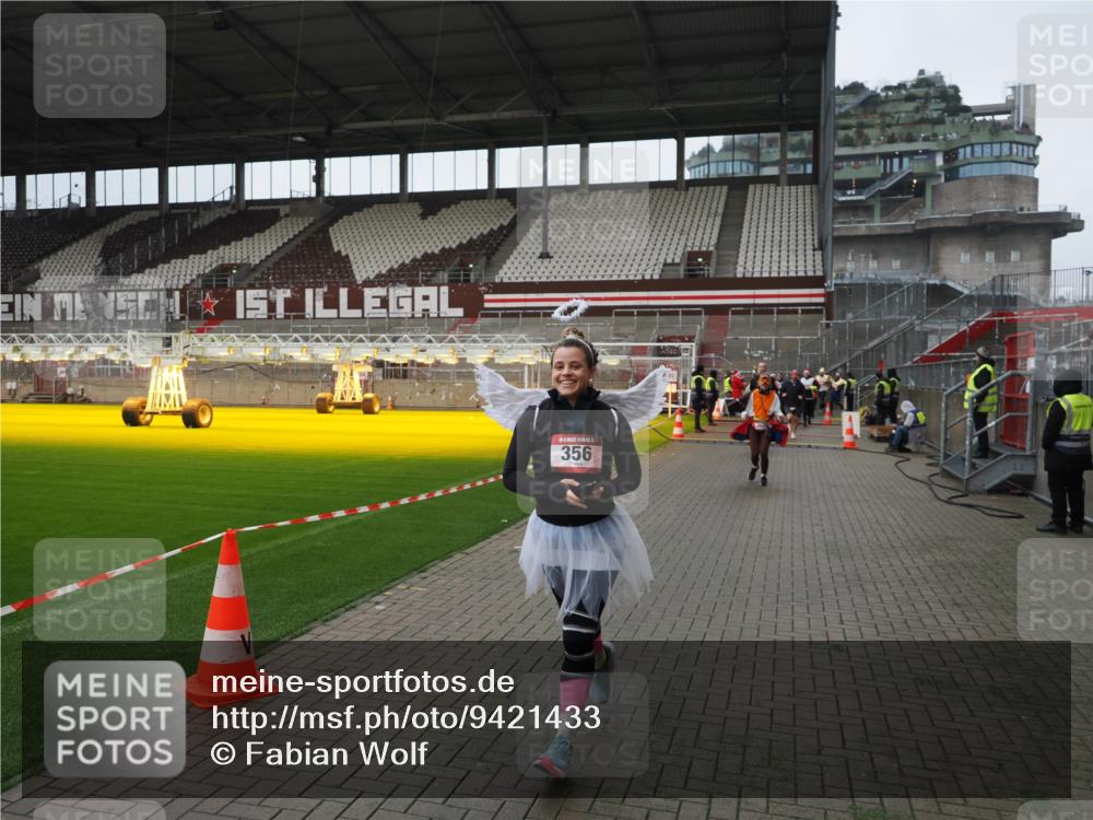 07.12.2025 - St. Pauli X-Mass-Run No. 15 Fabian Wolf http://msf.ph/oto/9421433 07.12.2025 11:46:08 Ziel 143, 147, 188, 356, 733, 1433, 1454, 2097, 2137, 2437, 3620 meine-sportfotos.de