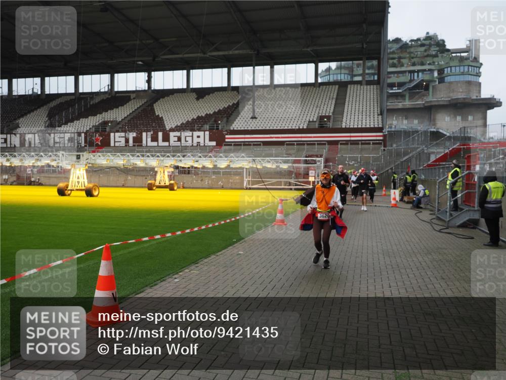 07.12.2025 - St. Pauli X-Mass-Run No. 15 Fabian Wolf http://msf.ph/oto/9421435 07.12.2025 11:46:10 Ziel 143, 147, 188, 356, 733, 1058, 1073, 1433, 1454, 2097, 2137, 2437, 3523, 3524, 3620 meine-sportfotos.de