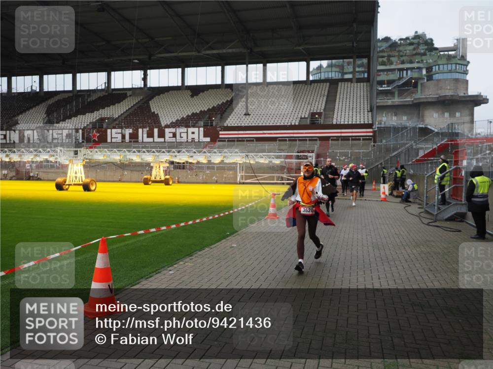 07.12.2025 - St. Pauli X-Mass-Run No. 15 Fabian Wolf http://msf.ph/oto/9421436 07.12.2025 11:46:11 Ziel 143, 147, 188, 356, 733, 949, 1058, 1073, 1433, 1454, 2097, 2137, 2437, 3523, 3524, 3620 meine-sportfotos.de