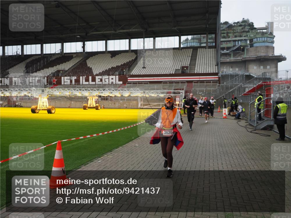 07.12.2025 - St. Pauli X-Mass-Run No. 15 Fabian Wolf http://msf.ph/oto/9421437 07.12.2025 11:46:11 Ziel 143, 147, 188, 356, 733, 949, 1058, 1073, 1433, 1454, 2097, 2137, 2437, 3523, 3524, 3620 meine-sportfotos.de