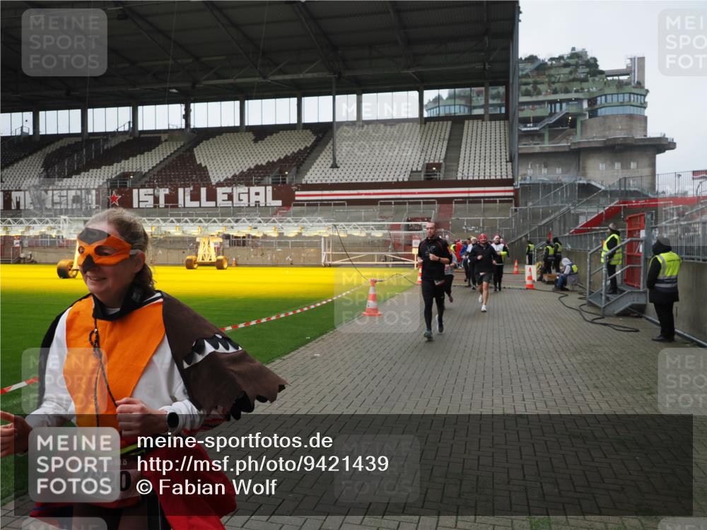 07.12.2025 - St. Pauli X-Mass-Run No. 15 Fabian Wolf http://msf.ph/oto/9421439 07.12.2025 11:46:12 Ziel 143, 147, 188, 356, 733, 949, 954, 1058, 1073, 1433, 1454, 2097, 2137, 2437, 3523, 3524, 3620 meine-sportfotos.de