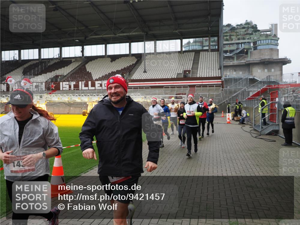 07.12.2025 - St. Pauli X-Mass-Run No. 15 Fabian Wolf http://msf.ph/oto/9421457 07.12.2025 11:46:17 Ziel 143, 188, 356, 949, 954, 1058, 1073, 1433, 1454, 2097, 2137, 2437, 2935, 2941, 3523, 3524, 3620 meine-sportfotos.de