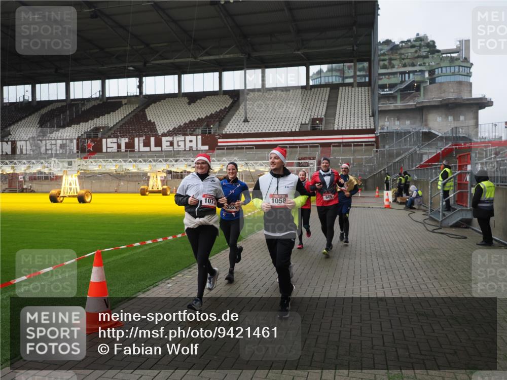 07.12.2025 - St. Pauli X-Mass-Run No. 15 Fabian Wolf http://msf.ph/oto/9421461 07.12.2025 11:46:18 Ziel 356, 949, 954, 1058, 1073, 1433, 1454, 2097, 2137, 2437, 2935, 2941, 3523, 3524, 3620 meine-sportfotos.de