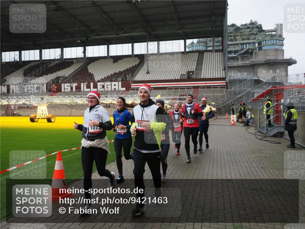 07.12.2025 - St. Pauli X-Mass-Run No. 15 Fabian Wolf http://msf.ph/oto/9421463 07.12.2025 11:46:18 Ziel 356, 949, 954, 1058, 1073, 1433, 1454, 2097, 2137, 2437, 2935, 2941, 3523, 3524, 3620 meine-sportfotos.de