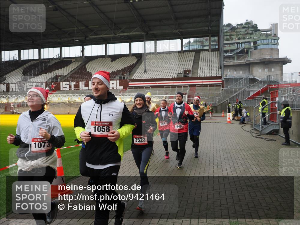 07.12.2025 - St. Pauli X-Mass-Run No. 15 Fabian Wolf http://msf.ph/oto/9421464 07.12.2025 11:46:19 Ziel 356, 949, 954, 1058, 1073, 1433, 1454, 2137, 2437, 2716, 2935, 2941, 3523, 3524, 3620 meine-sportfotos.de
