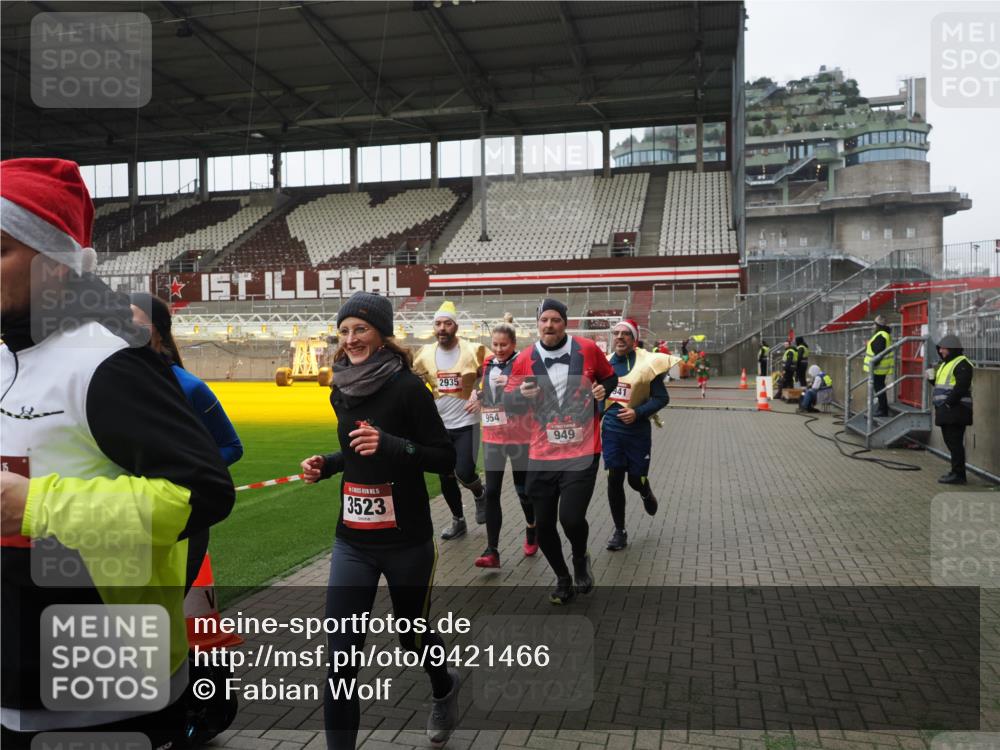 07.12.2025 - St. Pauli X-Mass-Run No. 15 Fabian Wolf http://msf.ph/oto/9421466 07.12.2025 11:46:19 Ziel 356, 949, 954, 1058, 1073, 1433, 1454, 2137, 2437, 2716, 2935, 2941, 3523, 3524, 3620 meine-sportfotos.de