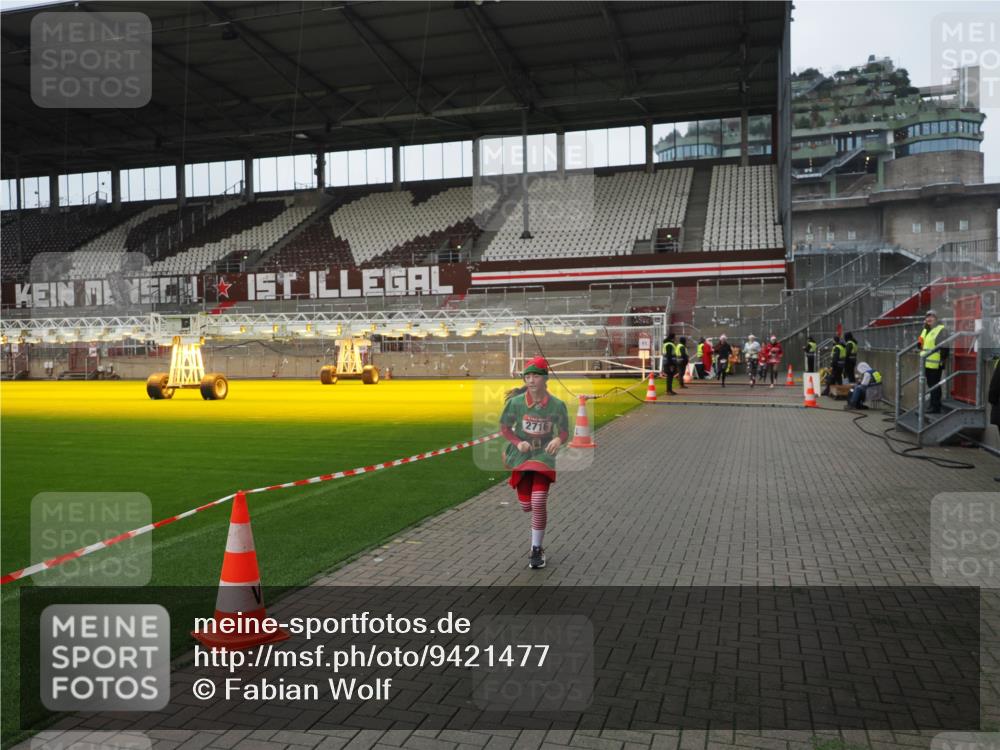 07.12.2025 - St. Pauli X-Mass-Run No. 15 Fabian Wolf http://msf.ph/oto/9421477 07.12.2025 11:46:25 Ziel 949, 954, 1058, 1073, 1433, 1454, 2437, 2716, 2935, 2941, 3523, 3524 meine-sportfotos.de