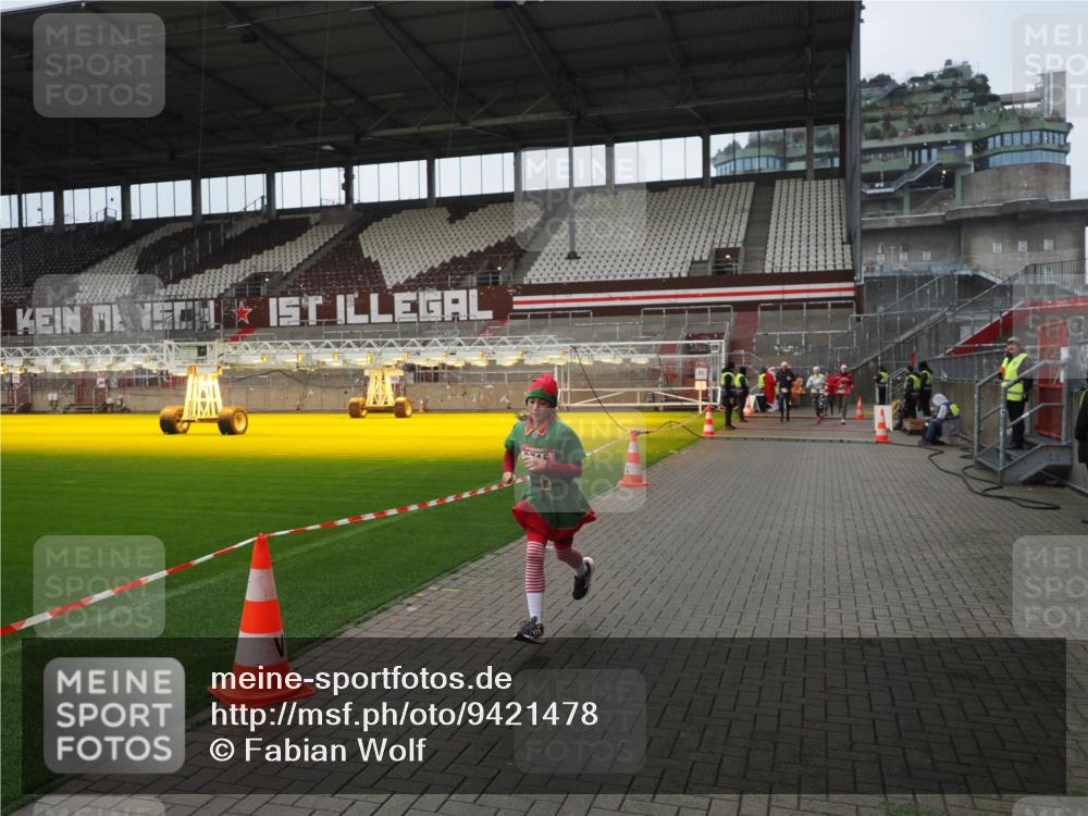 07.12.2025 - St. Pauli X-Mass-Run No. 15 Fabian Wolf http://msf.ph/oto/9421478 07.12.2025 11:46:25 Ziel 949, 954, 1058, 1073, 1433, 1454, 2437, 2716, 2935, 2941, 3523, 3524 meine-sportfotos.de