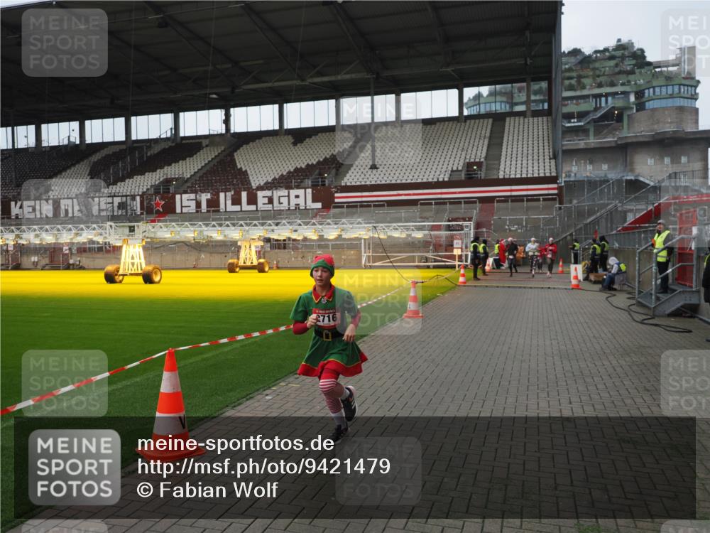 07.12.2025 - St. Pauli X-Mass-Run No. 15 Fabian Wolf http://msf.ph/oto/9421479 07.12.2025 11:46:25 Ziel 949, 954, 1058, 1073, 1433, 1454, 2437, 2716, 2935, 2941, 3523, 3524 meine-sportfotos.de