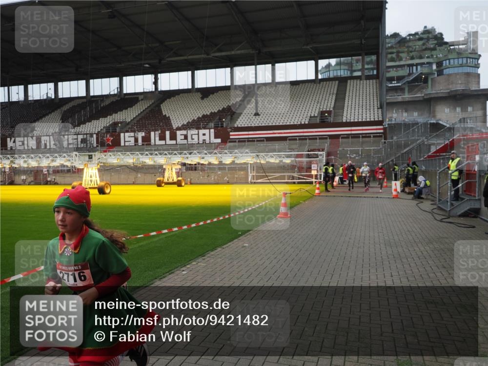 07.12.2025 - St. Pauli X-Mass-Run No. 15 Fabian Wolf http://msf.ph/oto/9421482 07.12.2025 11:46:26 Ziel 949, 954, 1058, 1073, 1433, 1454, 2108, 2109, 2111, 2437, 2716, 2935, 2941, 3523, 3524 meine-sportfotos.de