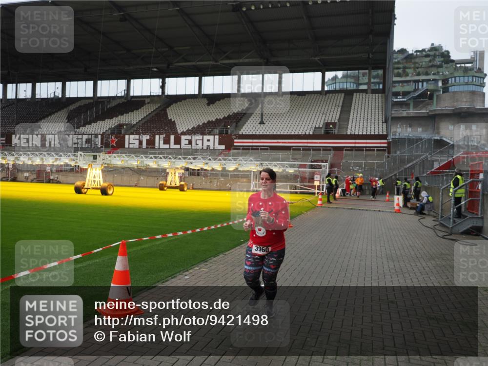 07.12.2025 - St. Pauli X-Mass-Run No. 15 Fabian Wolf http://msf.ph/oto/9421498 07.12.2025 11:46:36 Ziel 2108, 2109, 2111, 2716, 3960 meine-sportfotos.de