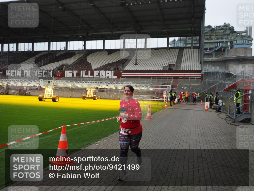 07.12.2025 - St. Pauli X-Mass-Run No. 15 Fabian Wolf http://msf.ph/oto/9421499 07.12.2025 11:46:36 Ziel 2108, 2109, 2111, 2716, 3960 meine-sportfotos.de