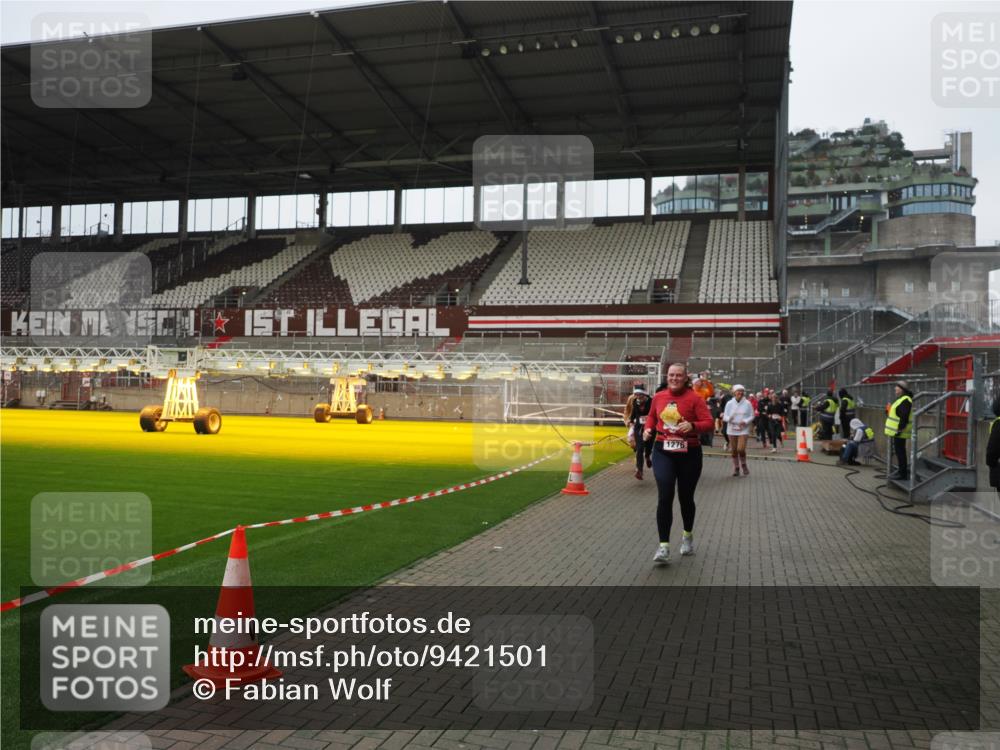07.12.2025 - St. Pauli X-Mass-Run No. 15 Fabian Wolf http://msf.ph/oto/9421501 07.12.2025 11:46:44 Ziel 346, 371, 642, 649, 903, 987, 1276, 2108, 2109, 2111, 2179, 2180, 2442, 2446, 3960 meine-sportfotos.de