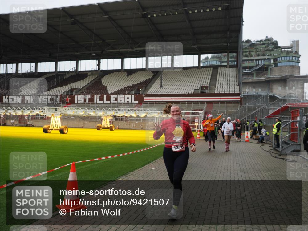 07.12.2025 - St. Pauli X-Mass-Run No. 15 Fabian Wolf http://msf.ph/oto/9421507 07.12.2025 11:46:45 Ziel 346, 371, 642, 649, 903, 978, 987, 1276, 2108, 2109, 2111, 2179, 2180, 2442, 2446, 3960 meine-sportfotos.de