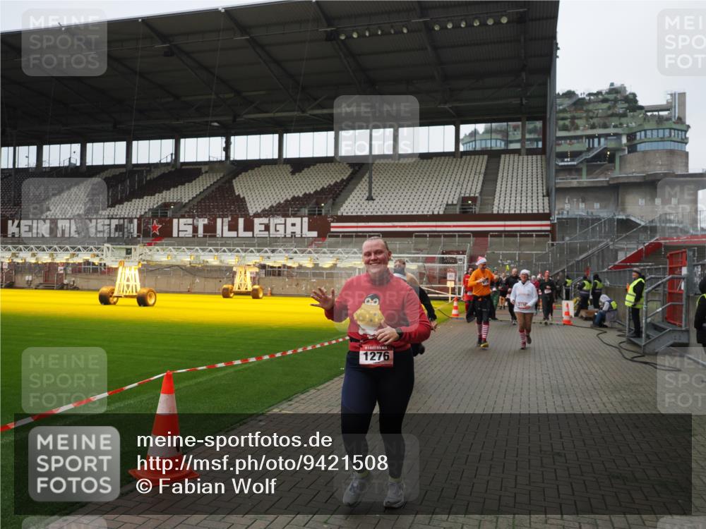 07.12.2025 - St. Pauli X-Mass-Run No. 15 Fabian Wolf http://msf.ph/oto/9421508 07.12.2025 11:46:45 Ziel 346, 371, 642, 649, 903, 978, 987, 1276, 2108, 2109, 2111, 2179, 2180, 2442, 2446, 3960 meine-sportfotos.de