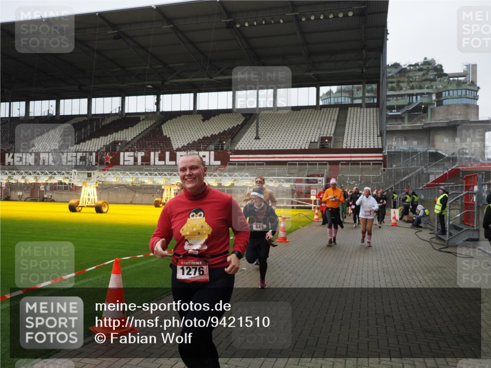 07.12.2025 - St. Pauli X-Mass-Run No. 15 Fabian Wolf http://msf.ph/oto/9421510 07.12.2025 11:46:46 Ziel 346, 371, 570, 609, 642, 649, 903, 978, 987, 1276, 2108, 2109, 2111, 2179, 2180, 2442, 2446, 3960 meine-sportfotos.de
