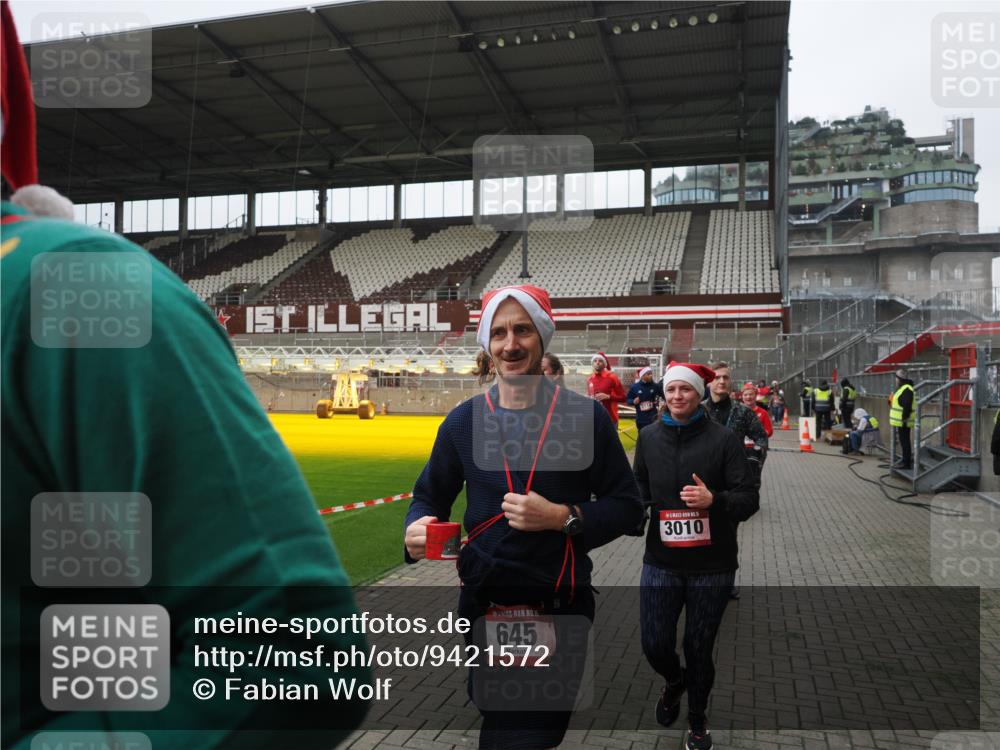 07.12.2025 - St. Pauli X-Mass-Run No. 15 Fabian Wolf http://msf.ph/oto/9421572 07.12.2025 11:46:59 Ziel 346, 371, 567, 570, 609, 640, 642, 645, 647, 649, 903, 978, 987, 1881, 1882, 2047, 2114, 2179, 2180, 2182, 2222, 2347, 2442, 2446, 2798, 2928, 3010, 3210, 3525, 3777, 3924, 3925, 3961 meine-sportfotos.de