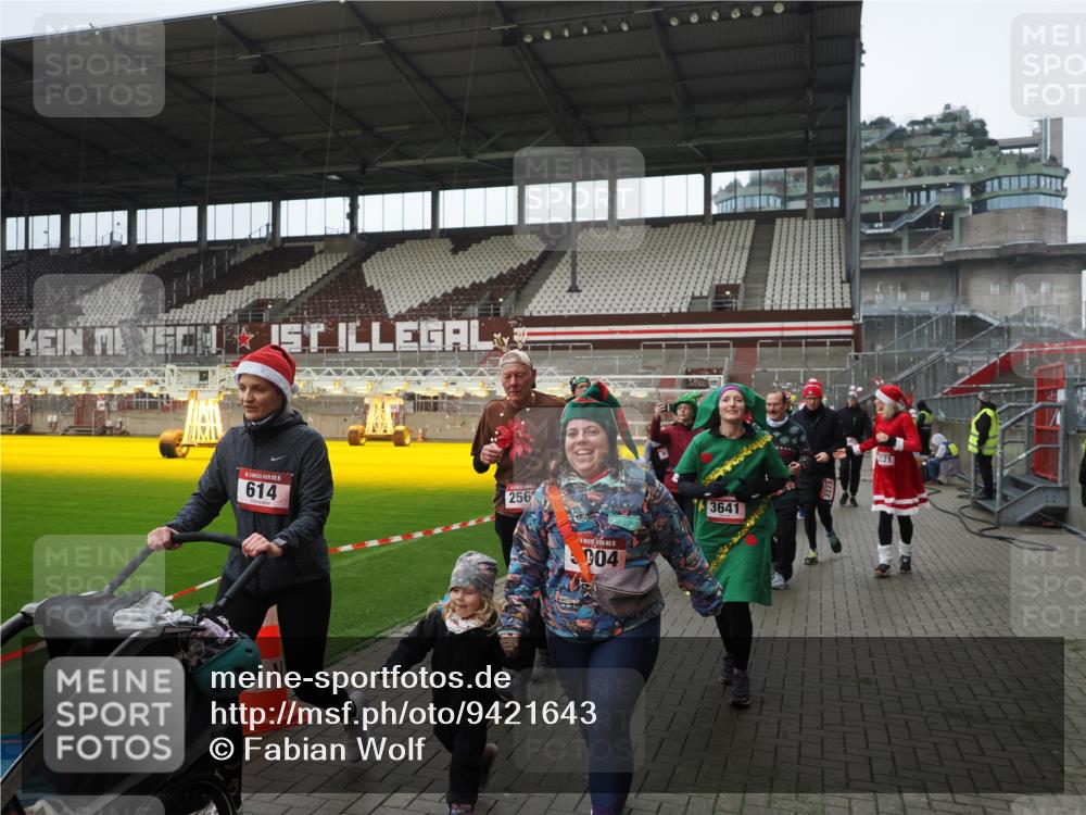 07.12.2025 - St. Pauli X-Mass-Run No. 15 Fabian Wolf http://msf.ph/oto/9421643 07.12.2025 11:47:19 Ziel 353, 530, 614, 898, 900, 901, 992, 2221, 2223, 2568, 3215, 3216, 3420, 3471, 3482, 3594, 3596, 3641, 3798, 3800, 3948, 3949, 4883, 5004 meine-sportfotos.de