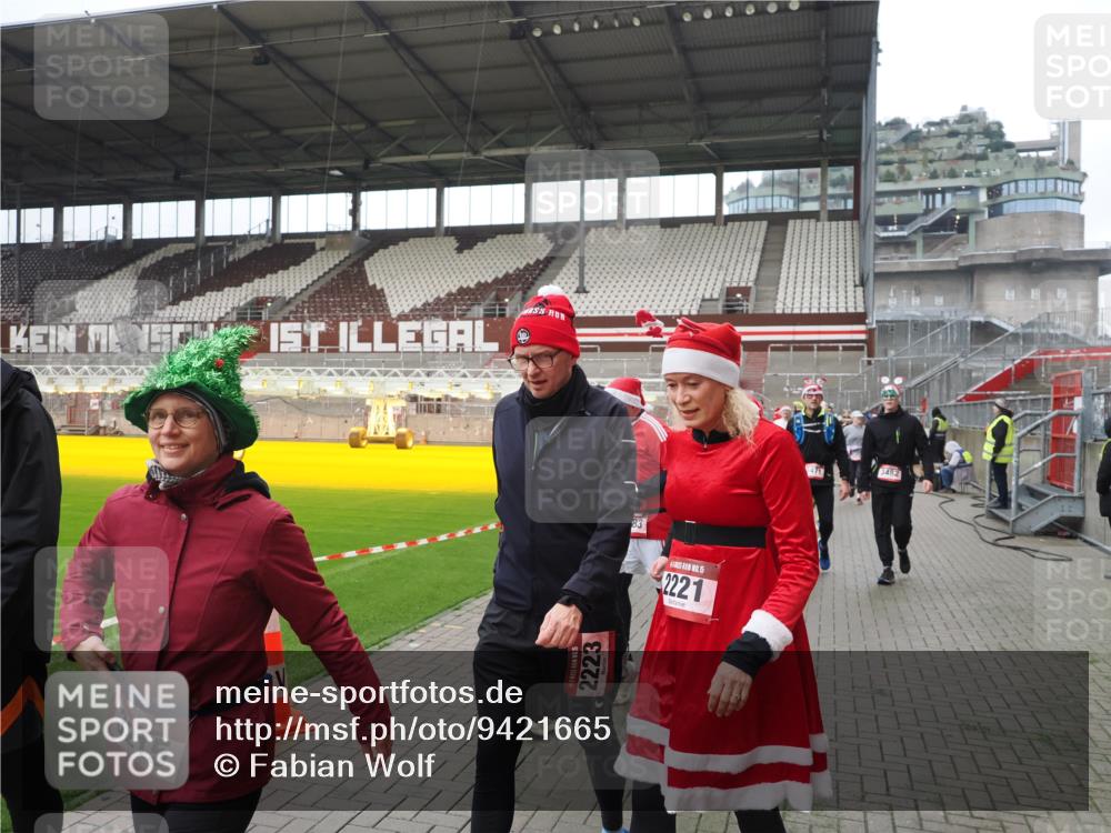 07.12.2025 - St. Pauli X-Mass-Run No. 15 Fabian Wolf http://msf.ph/oto/9421665 07.12.2025 11:47:24 Ziel 614, 898, 900, 901, 930, 992, 2221, 2223, 2568, 3215, 3416, 3419, 3420, 3430, 3471, 3482, 3594, 3596, 3641, 3798, 3800, 3948, 4883, 5004 meine-sportfotos.de