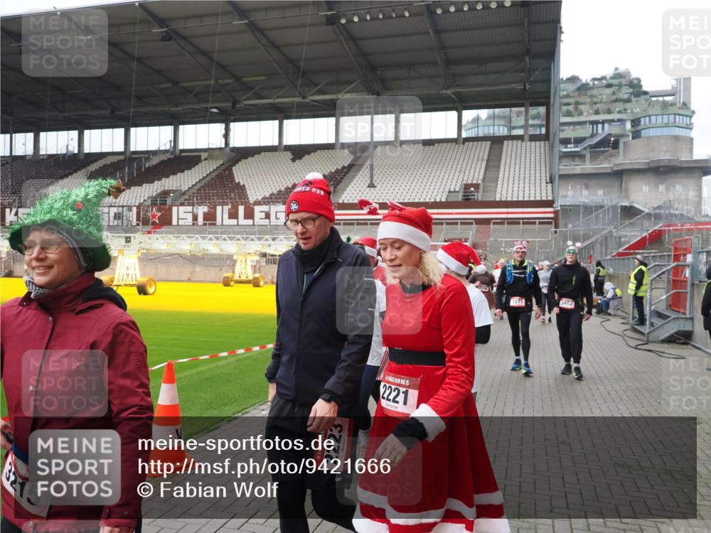 07.12.2025 - St. Pauli X-Mass-Run No. 15 Fabian Wolf http://msf.ph/oto/9421666 07.12.2025 11:47:24 Ziel 614, 898, 900, 901, 930, 992, 2221, 2223, 2568, 3215, 3416, 3419, 3420, 3430, 3471, 3482, 3594, 3596, 3641, 3798, 3800, 3948, 4883, 5004 meine-sportfotos.de