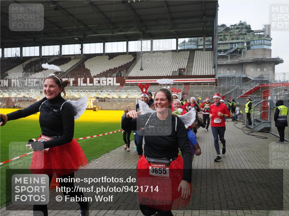 07.12.2025 - St. Pauli X-Mass-Run No. 15 Fabian Wolf http://msf.ph/oto/9421714 07.12.2025 11:47:37 Ziel 107, 121, 125, 131, 237, 245, 254, 930, 1540, 3416, 3419, 3430, 3594, 3596, 3655, 3664, 3754, 3770 meine-sportfotos.de