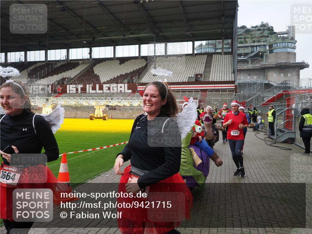 07.12.2025 - St. Pauli X-Mass-Run No. 15 Fabian Wolf http://msf.ph/oto/9421715 07.12.2025 11:47:37 Ziel 107, 121, 125, 131, 237, 245, 254, 930, 1540, 3416, 3419, 3430, 3594, 3596, 3655, 3664, 3754, 3770 meine-sportfotos.de