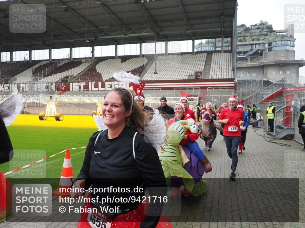07.12.2025 - St. Pauli X-Mass-Run No. 15 Fabian Wolf http://msf.ph/oto/9421716 07.12.2025 11:47:37 Ziel 107, 121, 125, 131, 237, 245, 254, 930, 1540, 3416, 3419, 3430, 3594, 3596, 3655, 3664, 3754, 3770 meine-sportfotos.de