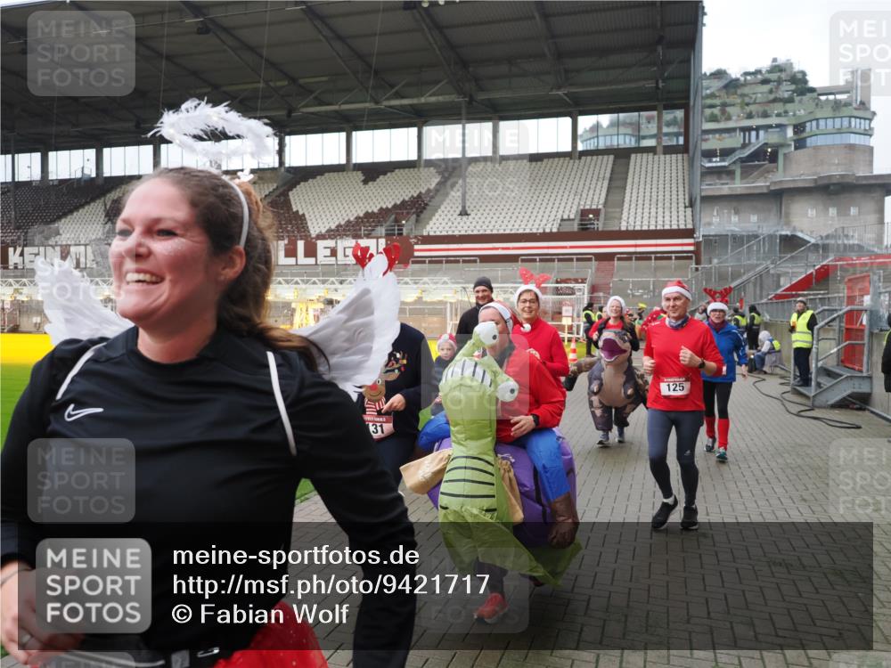 07.12.2025 - St. Pauli X-Mass-Run No. 15 Fabian Wolf http://msf.ph/oto/9421717 07.12.2025 11:47:37 Ziel 107, 121, 125, 131, 237, 245, 254, 930, 1540, 3416, 3419, 3430, 3594, 3596, 3655, 3664, 3754, 3770 meine-sportfotos.de