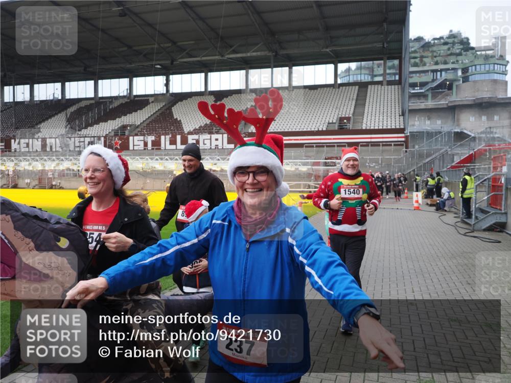 07.12.2025 - St. Pauli X-Mass-Run No. 15 Fabian Wolf http://msf.ph/oto/9421730 07.12.2025 11:47:40 Ziel 107, 121, 125, 131, 237, 245, 254, 930, 1540, 1951, 3416, 3419, 3430, 3655, 3664, 3754, 3770 meine-sportfotos.de