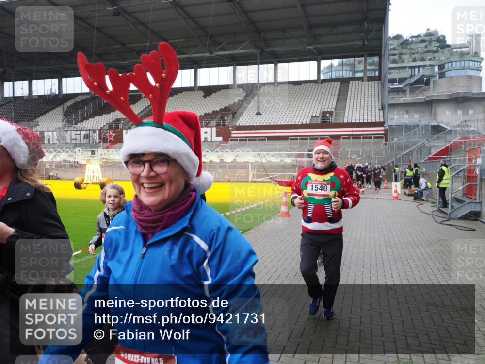 07.12.2025 - St. Pauli X-Mass-Run No. 15 Fabian Wolf http://msf.ph/oto/9421731 07.12.2025 11:47:40 Ziel 107, 121, 125, 131, 237, 245, 254, 930, 1540, 1951, 3416, 3419, 3430, 3655, 3664, 3754, 3770 meine-sportfotos.de